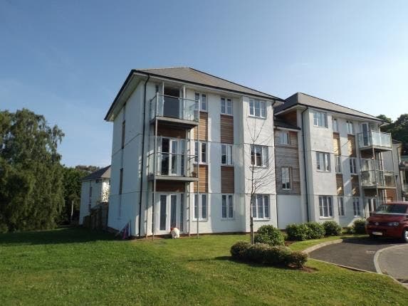 Two bed flat w/ parking near to Newcourt station Main Photo