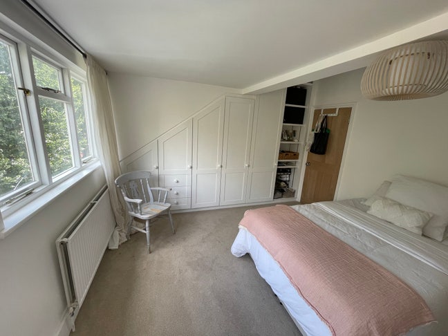 Lovely Big Sunny Room with En Suite  Main Photo