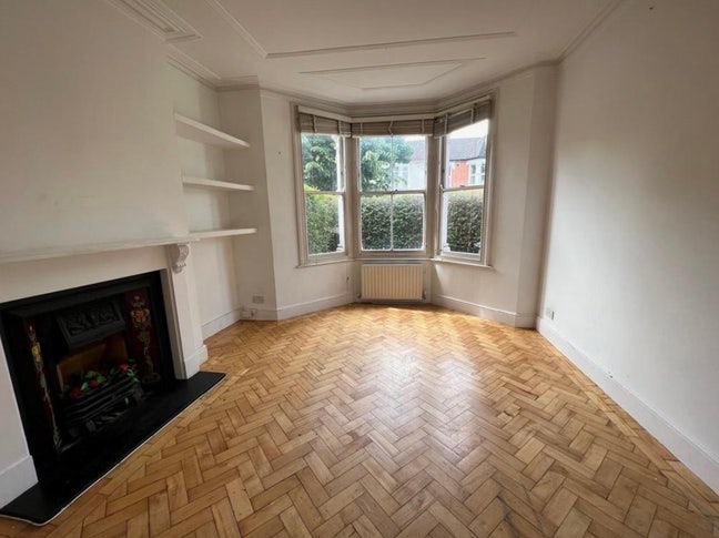 Huge, Bright Double Room in Leafy Bounds Green Main Photo