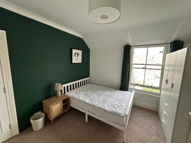 Beautiful double room in quiet shared house Main Photo