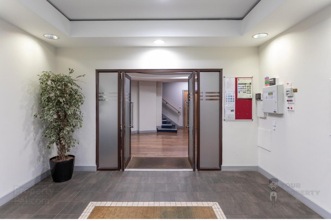 Large modern double en-suite bedroom to rent  Main Photo
