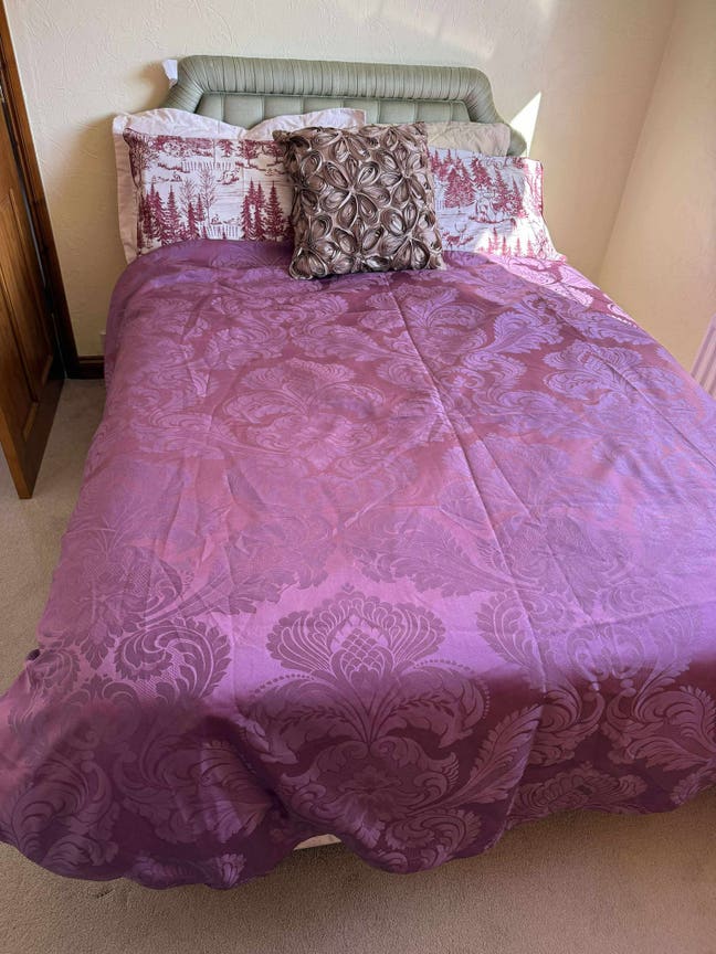 Double room in a 3 bed prroperty Main Photo