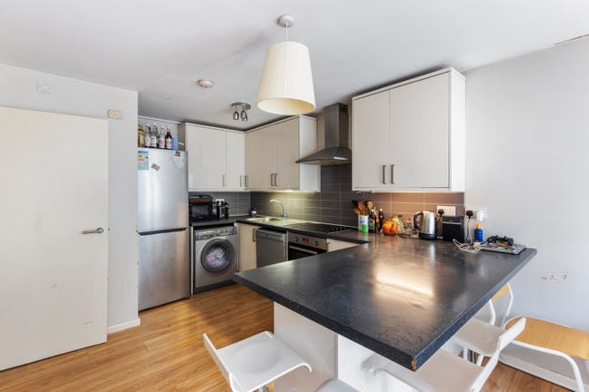 Large Four Double Bedroom Maisonette - N7 9Dh Main Photo
