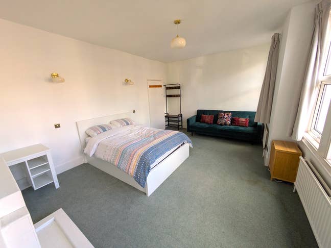 Huge, bright room available in Palmers Green Main Photo