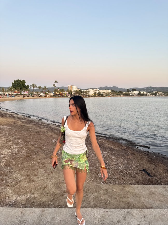 French girl looking for a double room from October Main Photo