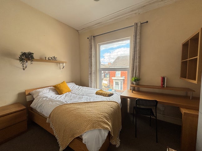 **University Location** One Double Room  Main Photo