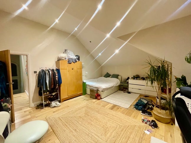 Spacious double room- Short let- central hove Main Photo