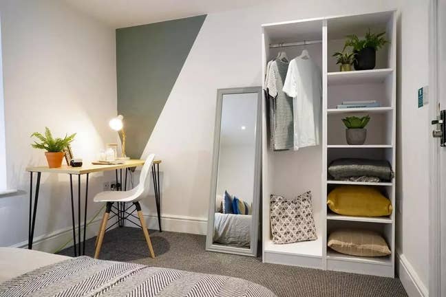 Spacious Double Bedroom Near UoM & MMU Main Photo