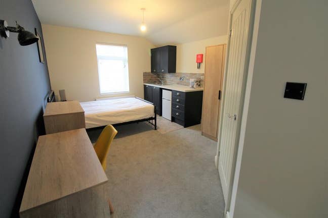 🏆 Stylish 6-Bed Accommodation |  Bills Included Main Photo