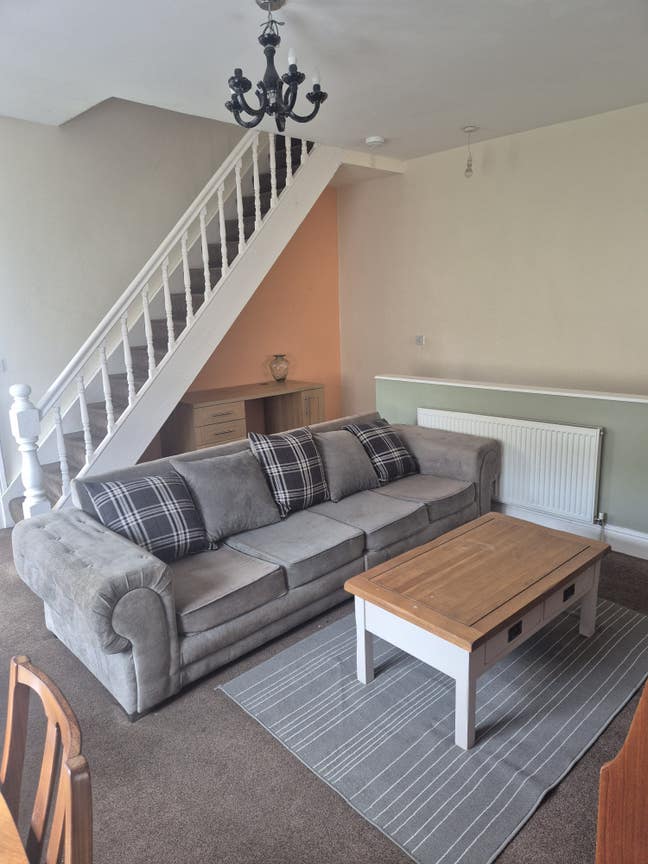 Town Centre Rooms to Rent In House Share Main Photo