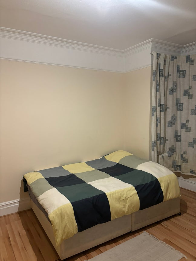 Large double room to rent in Acton, London Main Photo