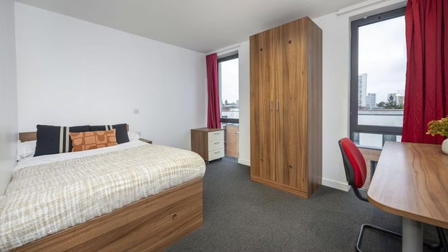 Apollo Works Premium En-suite Room Main Photo