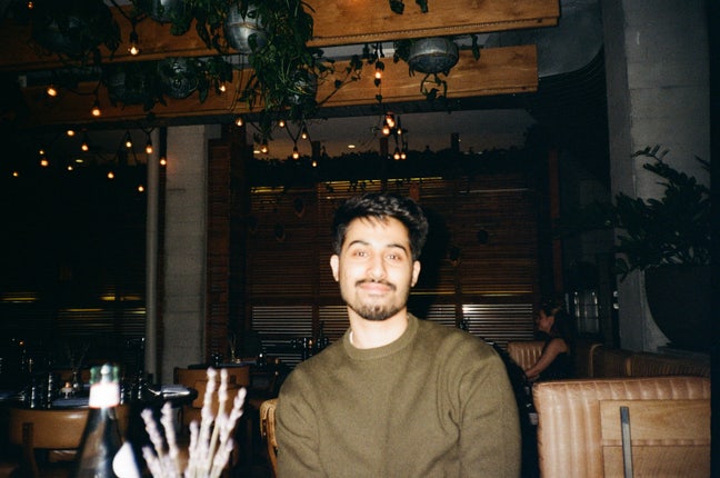 Looking for 2 flatmates to live with Main Photo
