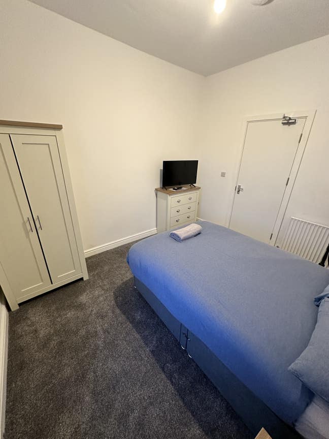 Lovely, Clean House Near Transport Main Photo