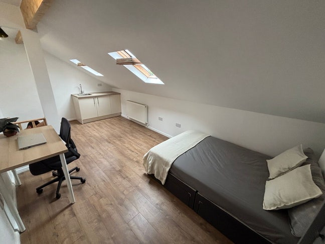 Double Rooms close to city centre  Main Photo