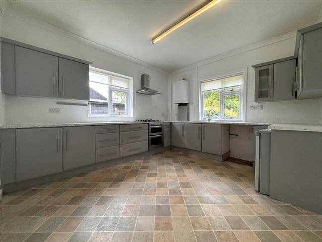 5 Spacious Rooms Available to Let – Bamford, 3 Oxf Main Photo