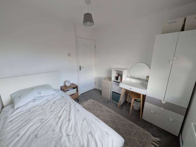 Single Bedroom in a quiet cul-de-sac Main Photo