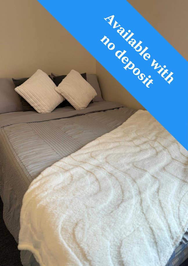 🌟 Double Bedroom in Dudley with Transport Link🌟 Main Photo