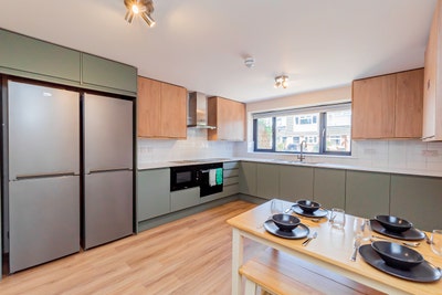 Looking to live in a beautifully refurbished home? Main Photo
