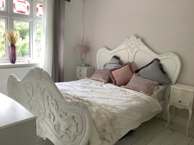 Lovely bright house with two rooms to let Main Photo