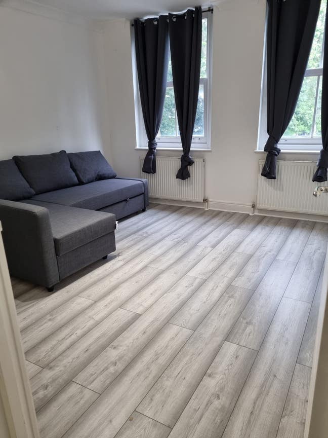 1Bedroom flat with separate living,Kitchen  &Dinni Main Photo