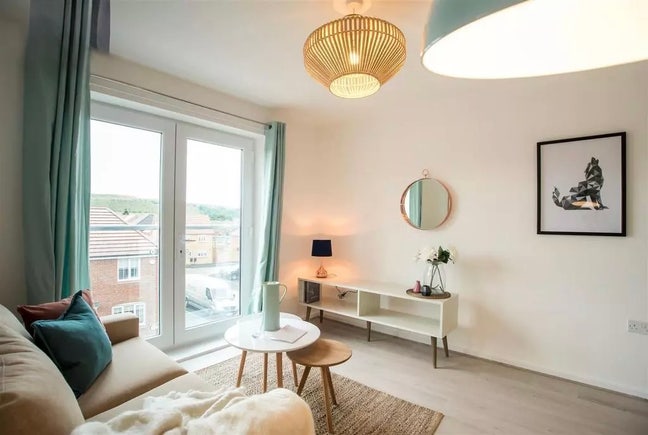1 room out of a 2 bed available  Main Photo
