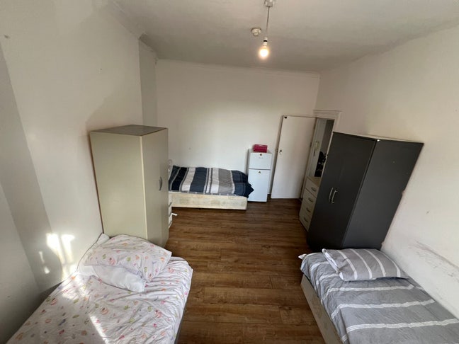 🛏️ Large Double Room to Let in- Kilburn Park Main Photo