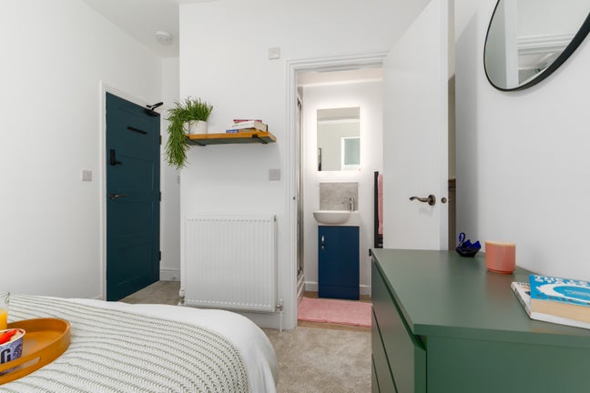 🏡 ✨ Amazing Ensuite Room - Prime BS4 Central Main Photo