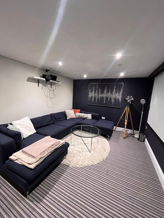 🏡 Cinema Room + Garden • KT4 7AE ✨🌿 Main Photo