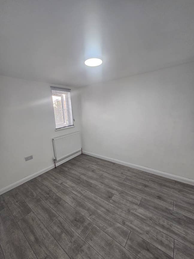 Double room available in E12 Main Photo