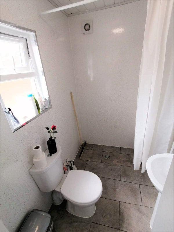 2 Fantastic Rooms in a House with Patio Main Photo