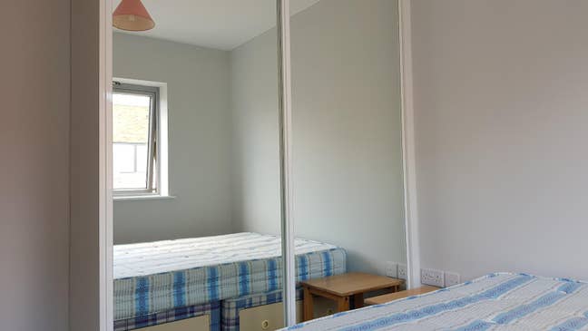 🏡 Ensuite Room in Friendly Female House Share Main Photo