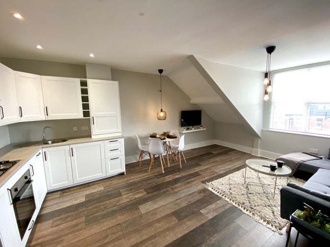 2 Bed Furnished Flat in Heaton Main Photo