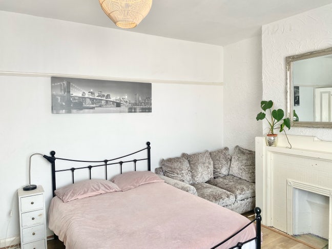 **Very Large Room Available in Hove** Main Photo