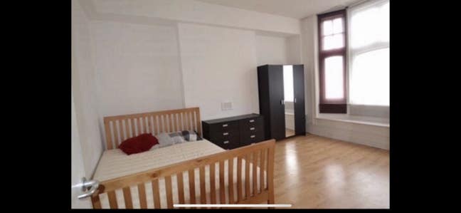 Large Double Room North Finchley High Road Main Photo