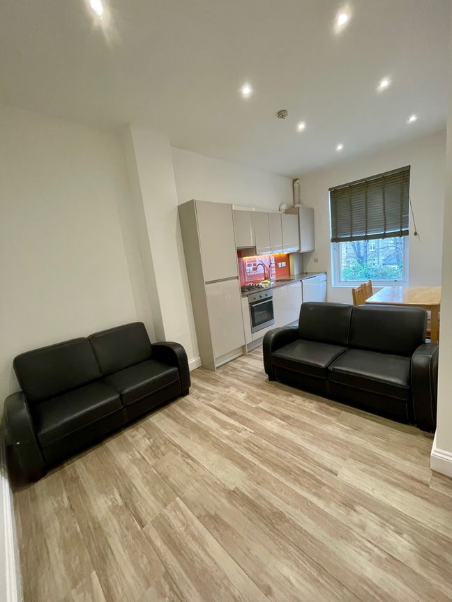 Lovely 2 Double Bedroom Flat - AR5 Main Photo