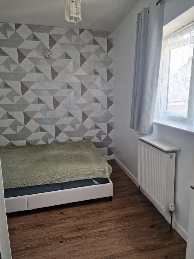 Single room in shared house Main Photo