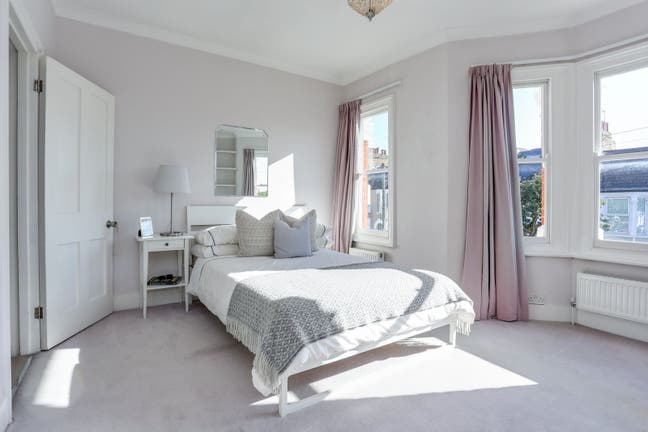 🌿 Spacious Double Room on Bucharest Rd  Main Photo
