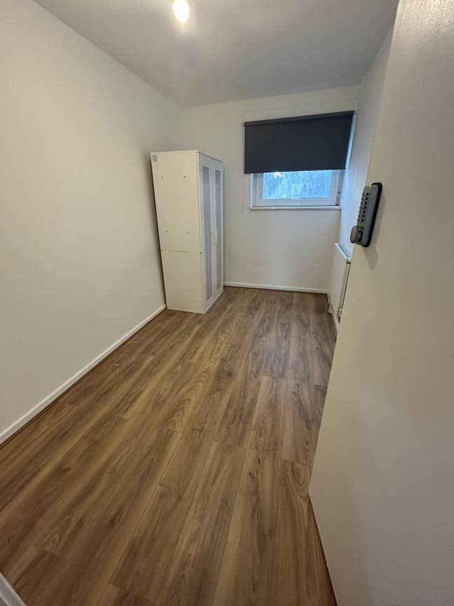 4 rooms in renovated flat in Hendon close to MDX Main Photo