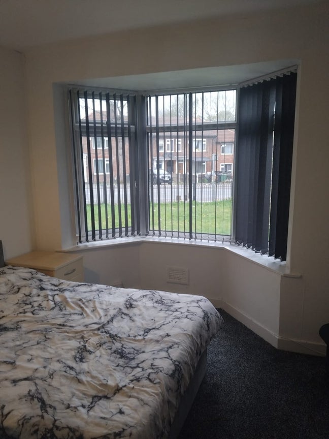 Double Room Available in  BL1 5SN  inclusive bills Main Photo