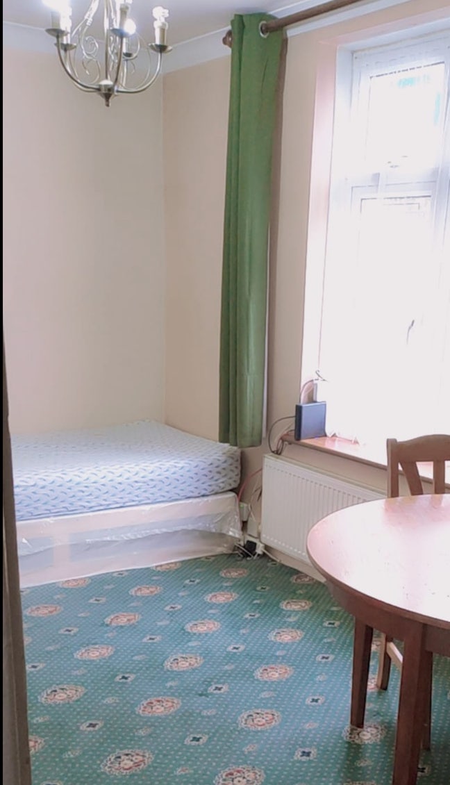  Large  Single   Room  to  Let  (Female preferred) Main Photo