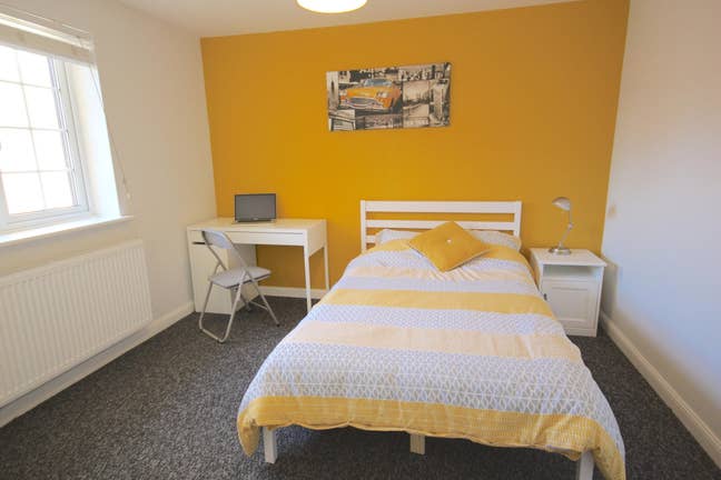 Spacious ensuite room | Close to Hospital  Main Photo