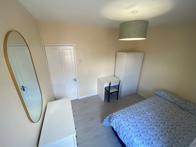 Amazing Double ! Zone 1 ! in the Heart of Brick Ln Main Photo