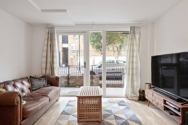 Large 2 bed 2 bath in Bermondsey  Main Photo