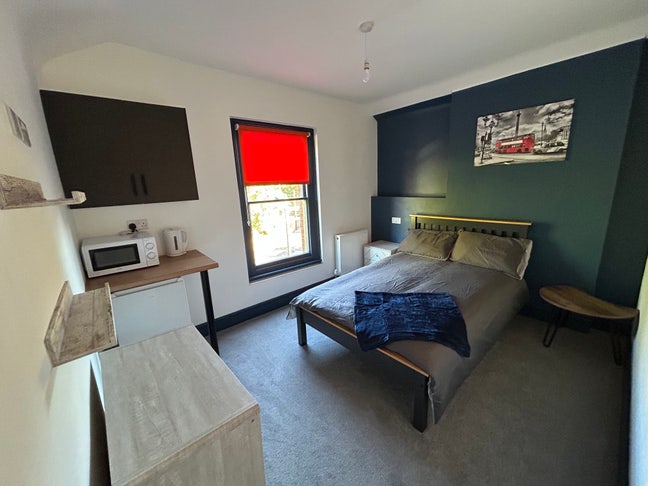 Beautiful 8 Bedroom HMO Fully Refurbished  Main Photo