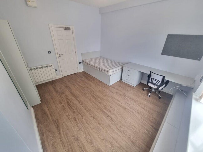Spacious Double Rooms in Modern Flat Main Photo