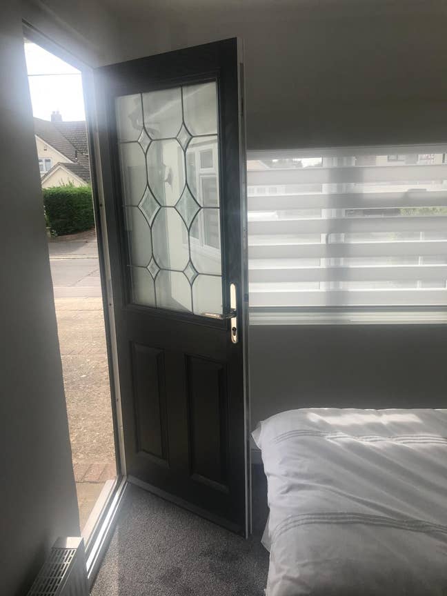 Bedsit with en-suite  Main Photo
