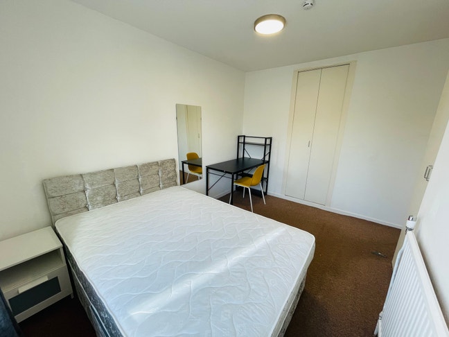 💎Nice & Bright💎 Kingsize Bedroom Bill Incl Main Photo