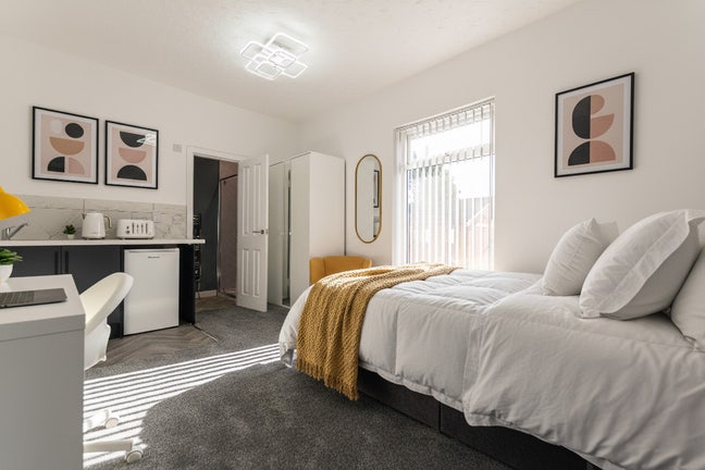 ✨ Brand New Rooms With Kitchenettes Available 😍 Main Photo
