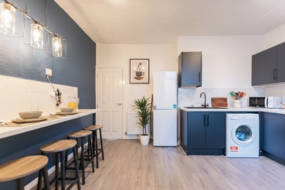 ✨ Kitchenette Ensuite Room Available Now 😍 Main Photo